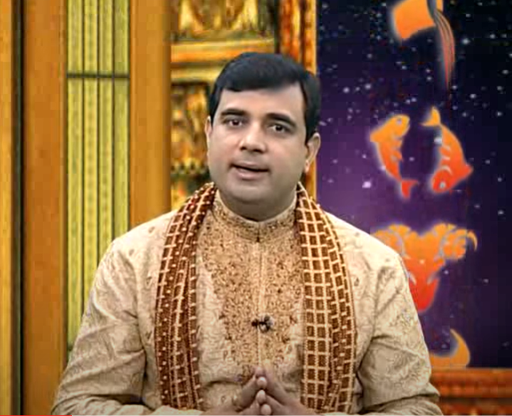 Pt. Pawan Kaushik is giving tips on Vastu in TV